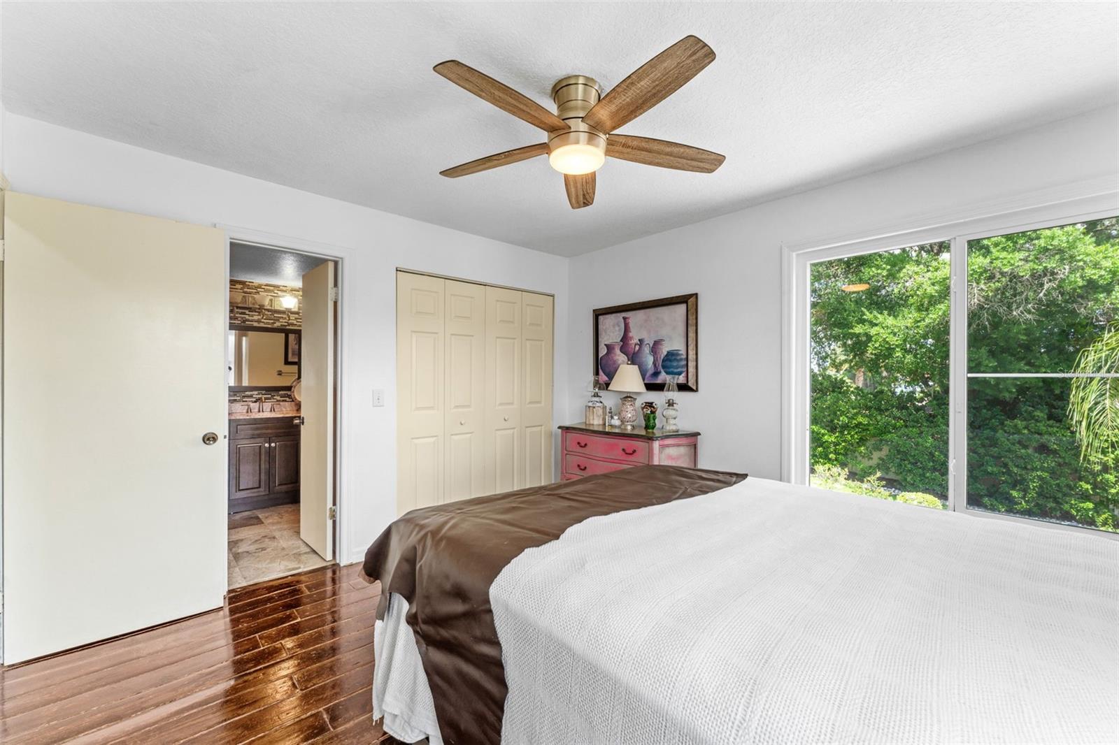 Image 18 of 52 For 13332 Suburban Terrace