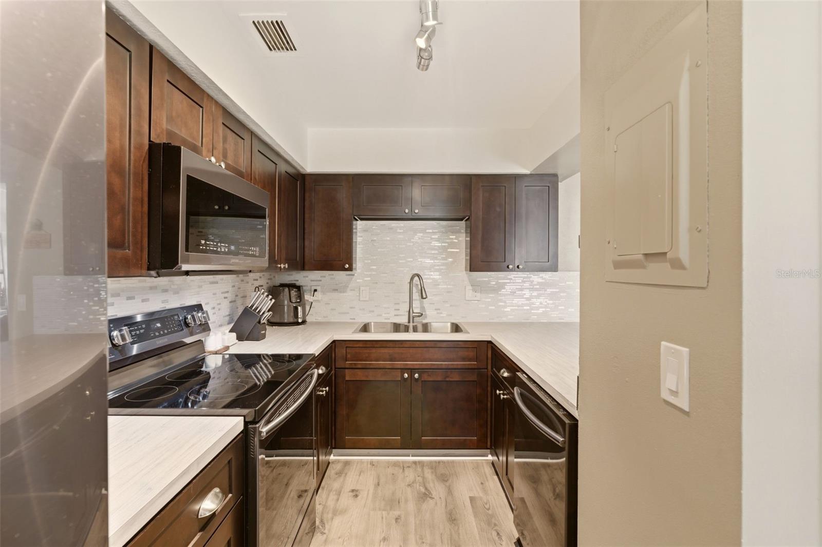 Image 3 of 32 For 607 Casa Park Court K