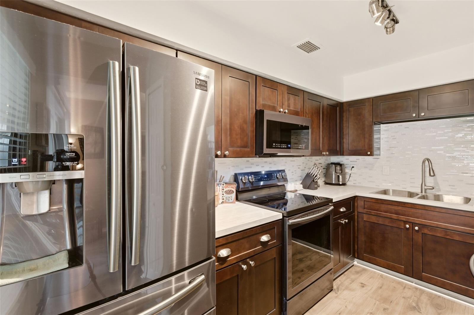 Image 4 of 32 For 607 Casa Park Court K