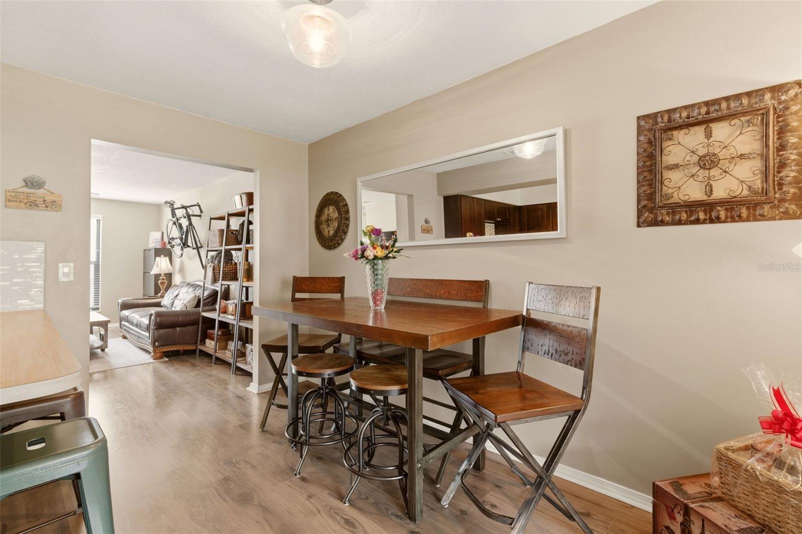 Image 9 of 32 For 607 Casa Park Court K