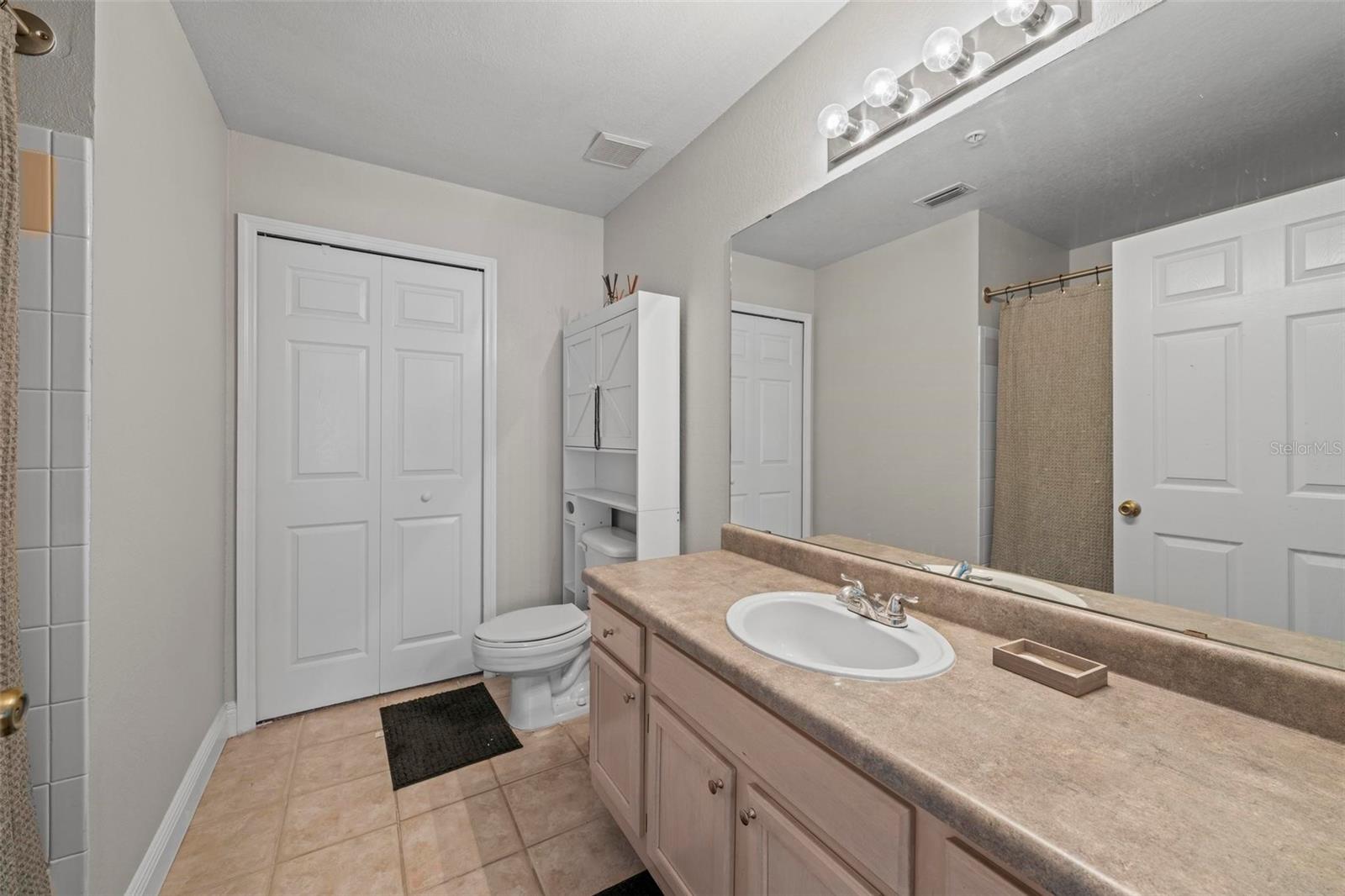 Image 18 of 26 For 3396 Parkchester Square Boulevard 204