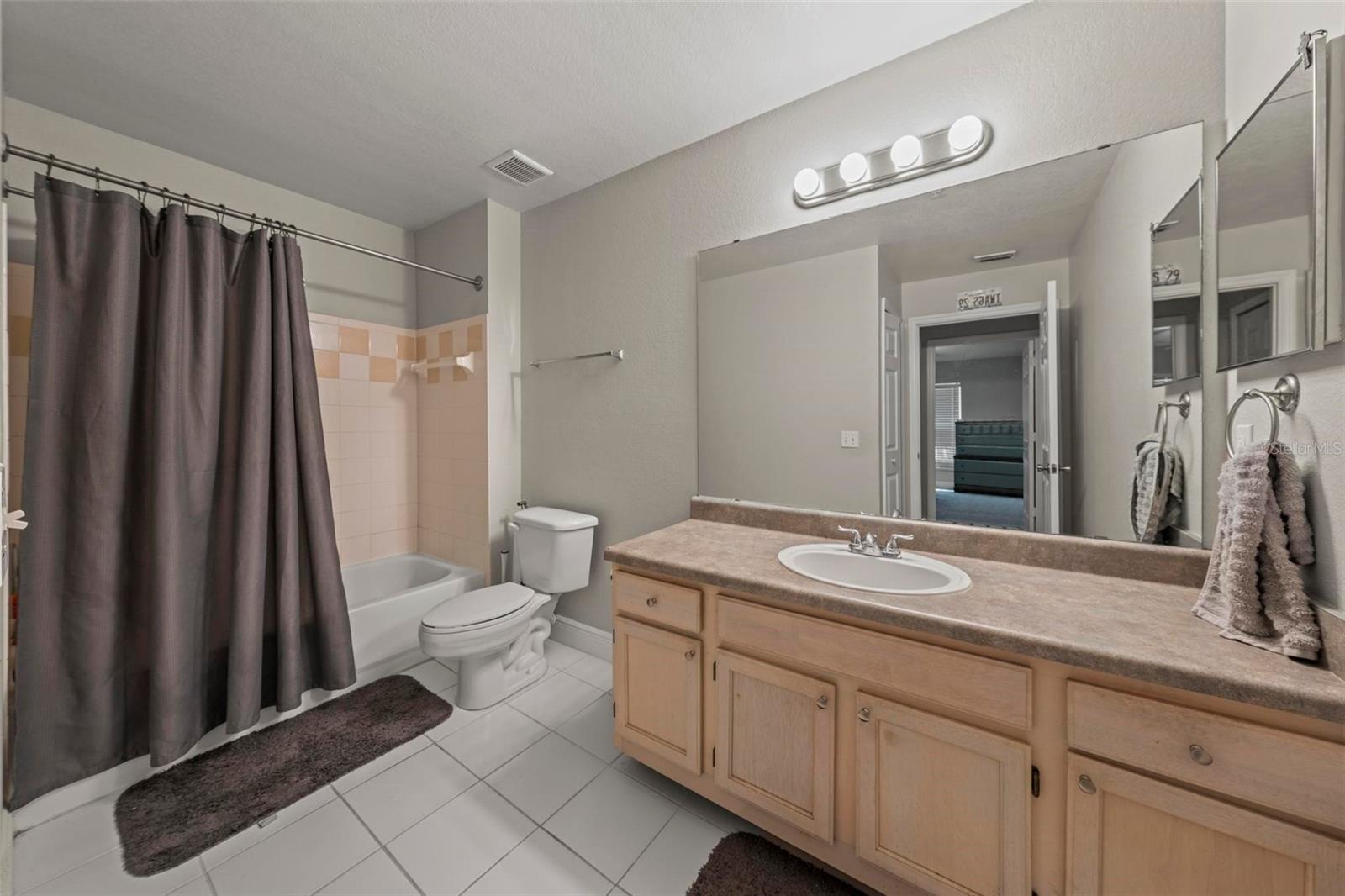 Image 22 of 26 For 3396 Parkchester Square Boulevard 204