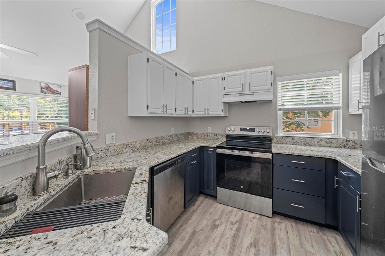 Image 6 of 26 For 3396 Parkchester Square Boulevard 204
