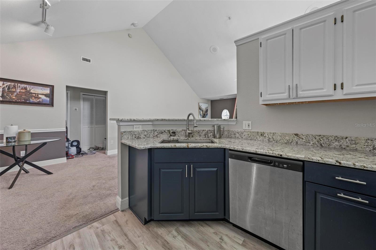 Image 8 of 26 For 3396 Parkchester Square Boulevard 204