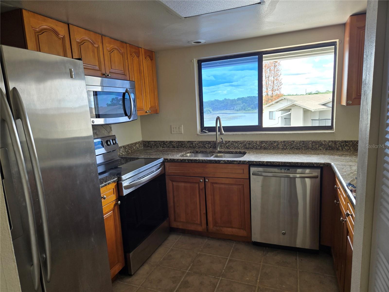 Image 4 of 10 For 1054 Lotus Cove Court 646