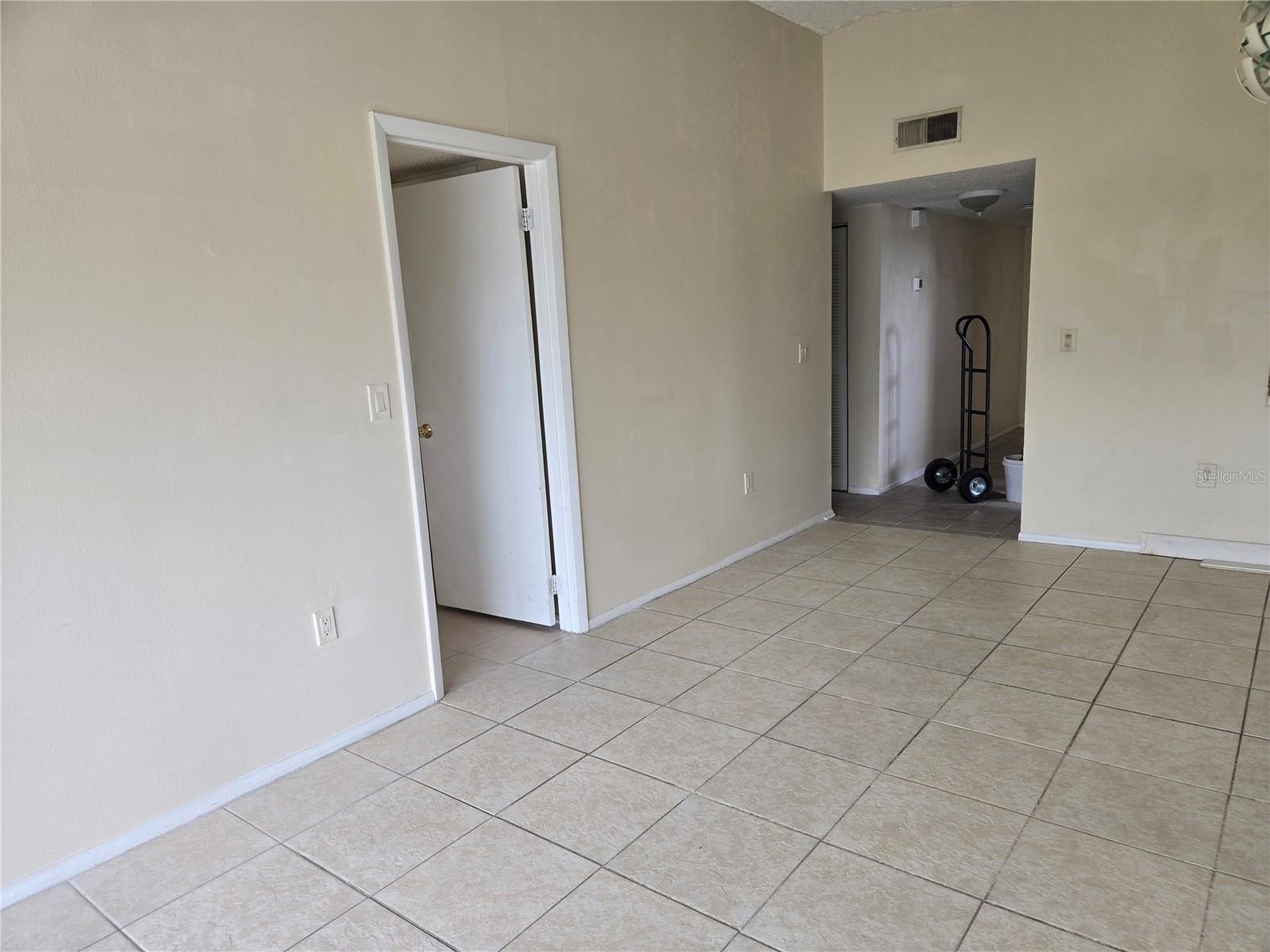 Image 5 of 10 For 1054 Lotus Cove Court 646