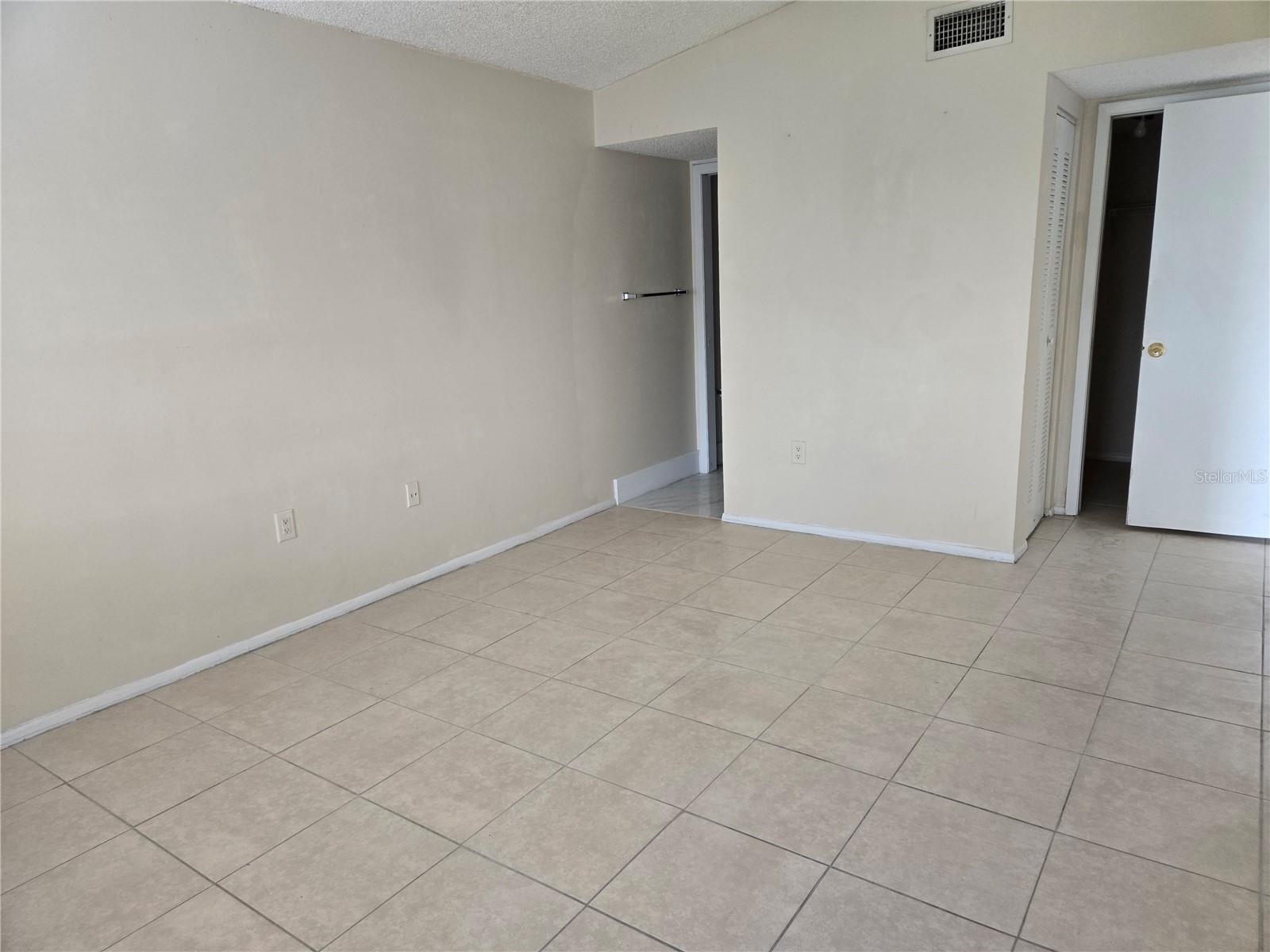 Image 6 of 10 For 1054 Lotus Cove Court 646