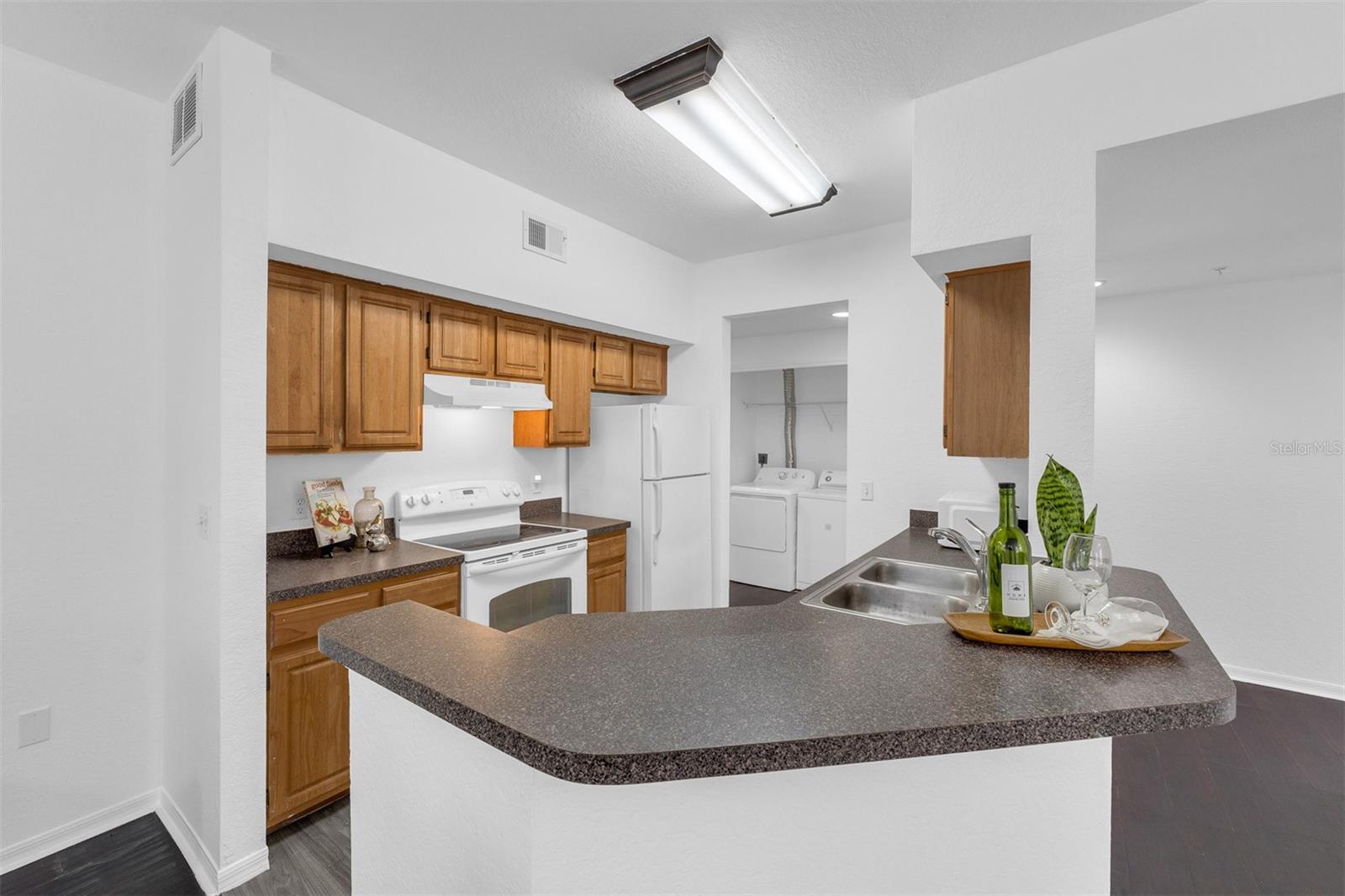 Image 11 of 30 For 5975 Westgate Drive 1112