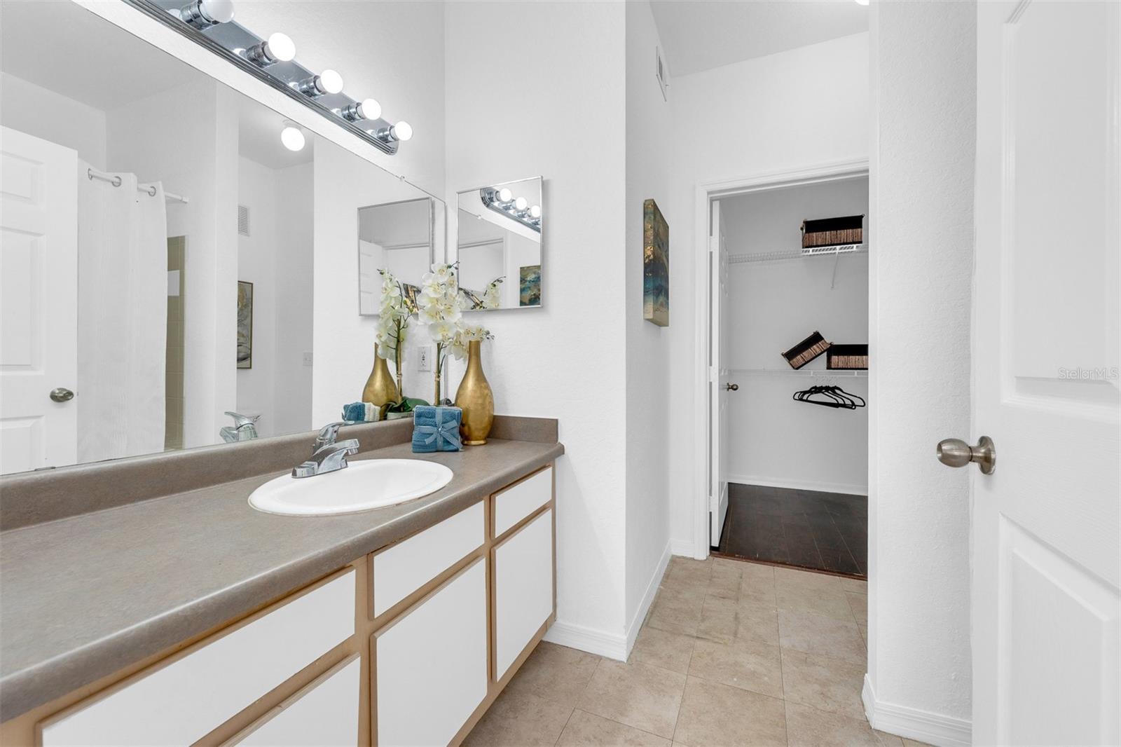 Image 18 of 30 For 5975 Westgate Drive 1112