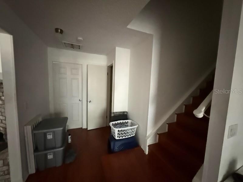 Image 16 of 47 For 684 Stratford Drive