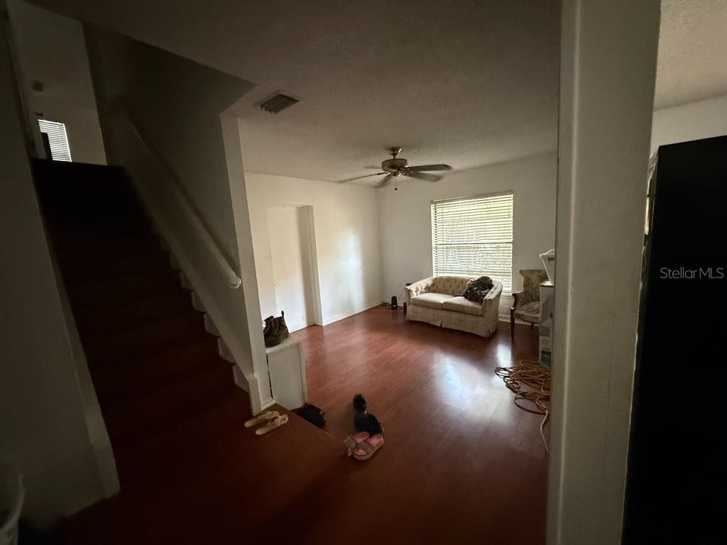 Image 17 of 47 For 684 Stratford Drive