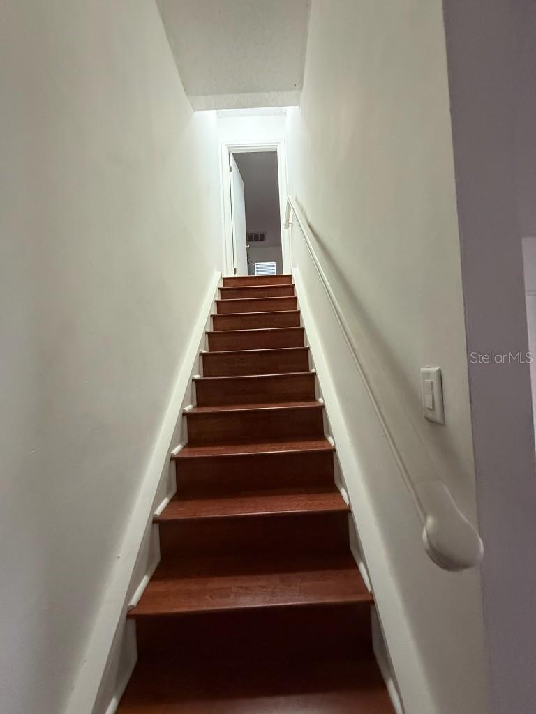 Image 18 of 47 For 684 Stratford Drive