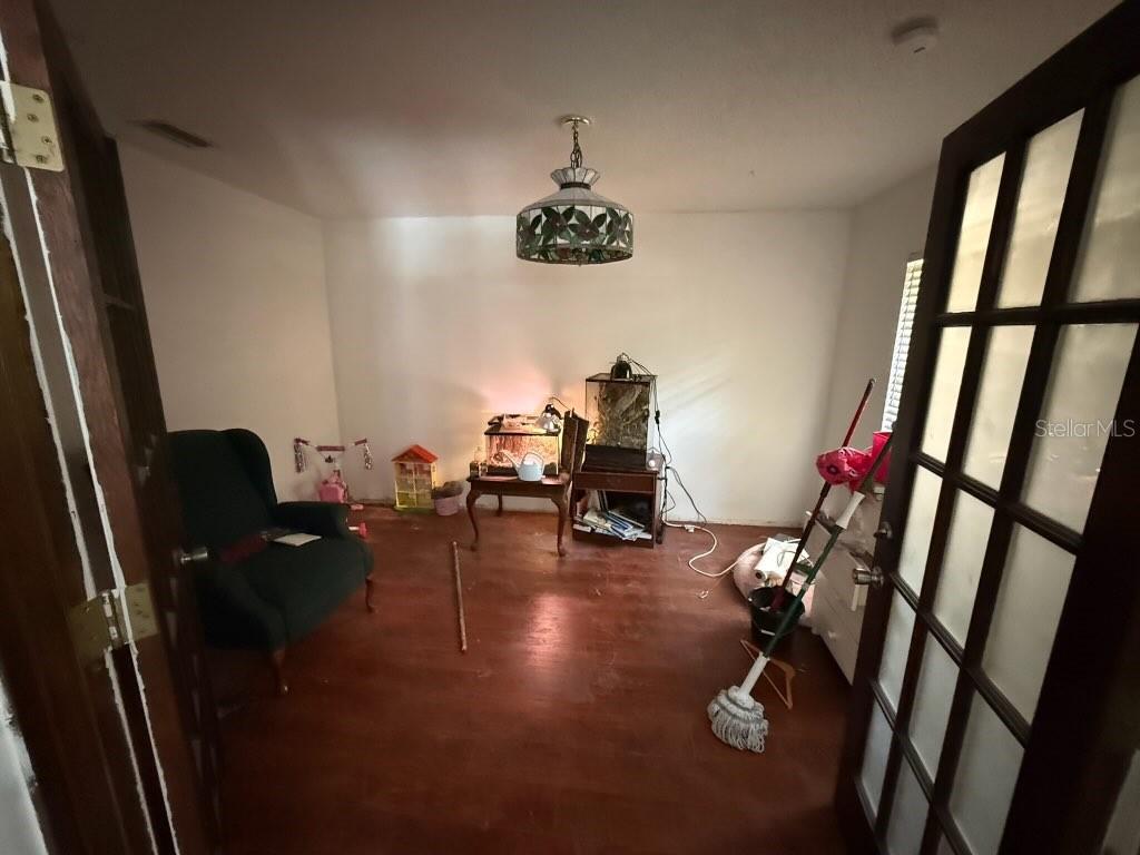 Image 24 of 47 For 684 Stratford Drive