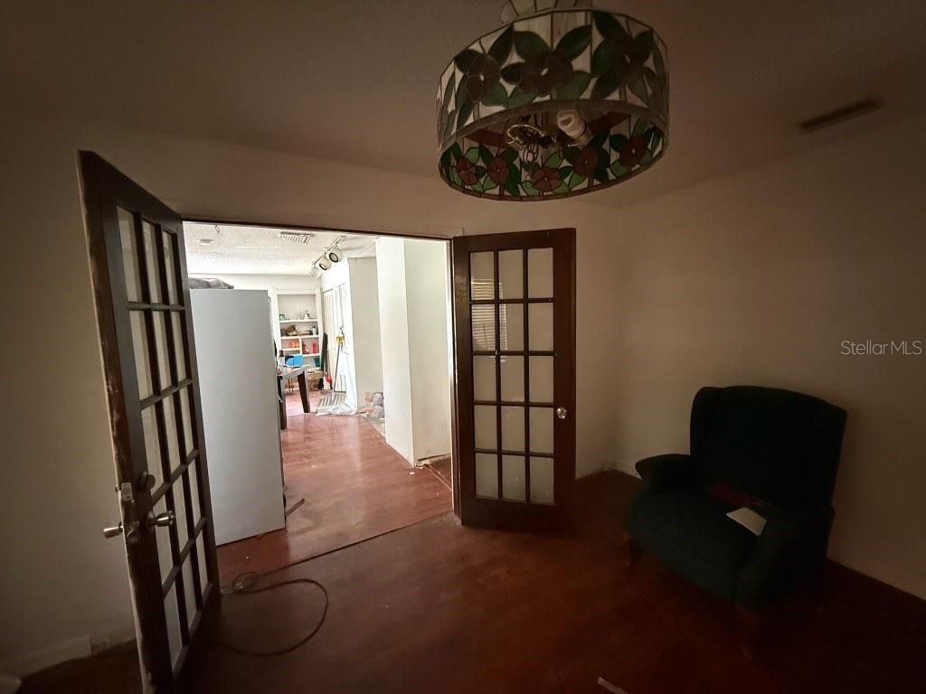 Image 25 of 47 For 684 Stratford Drive