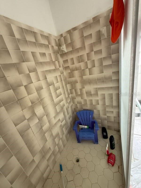 Image 32 of 47 For 684 Stratford Drive