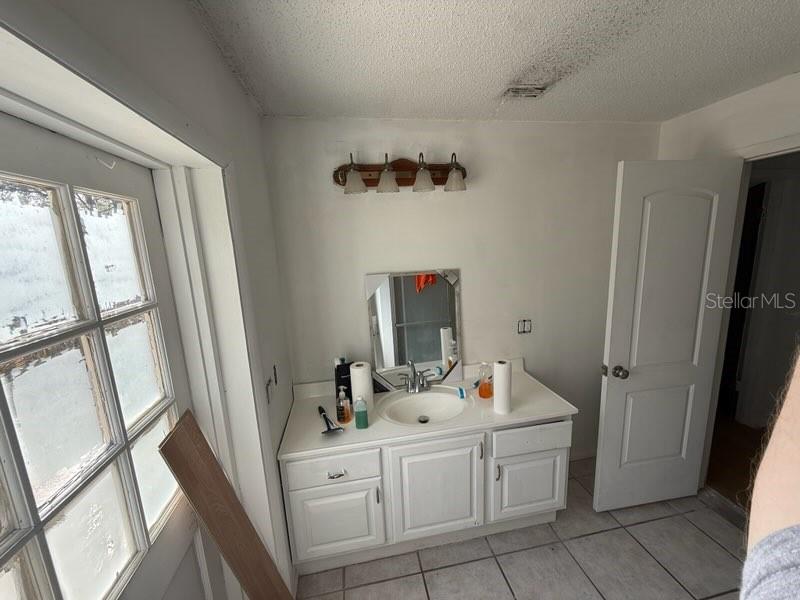 Image 34 of 47 For 684 Stratford Drive