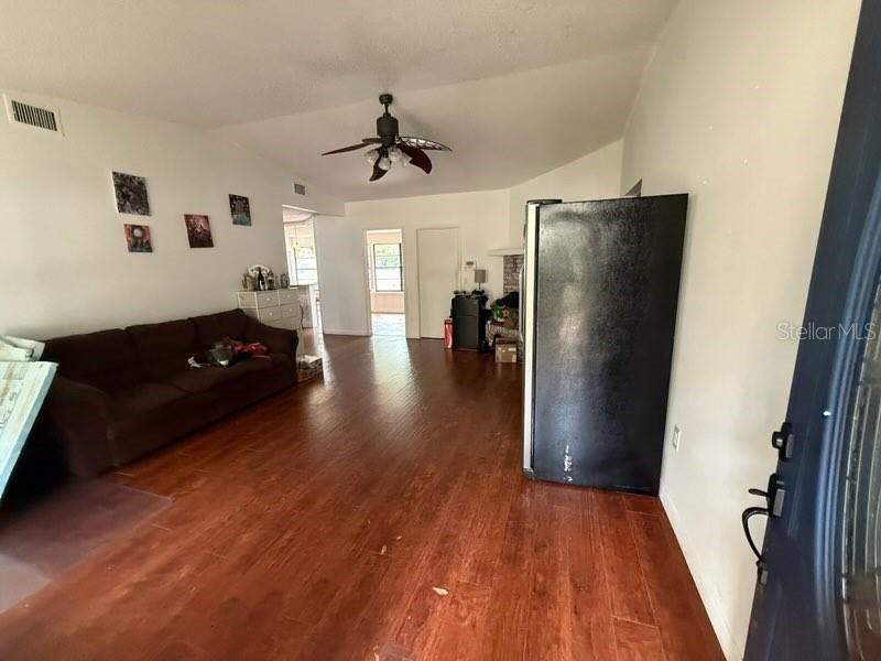 Image 5 of 47 For 684 Stratford Drive