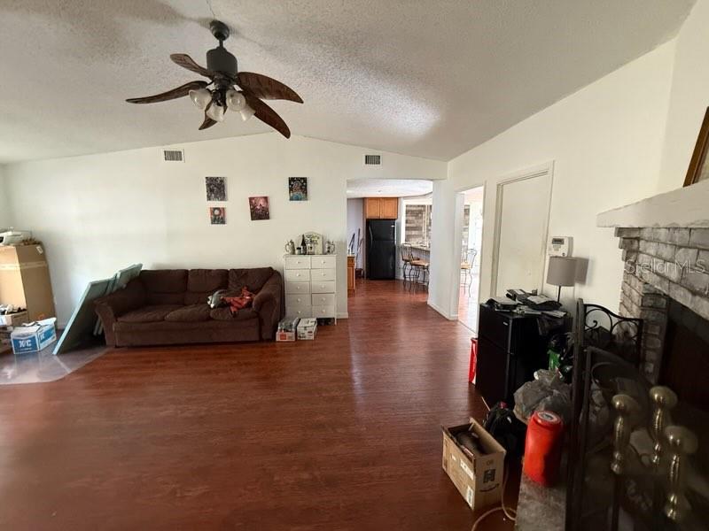 Image 6 of 47 For 684 Stratford Drive