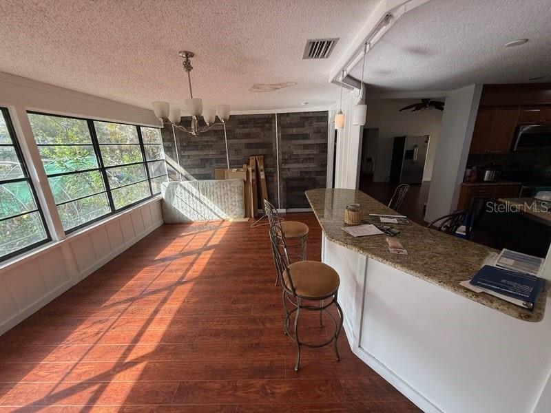 Image 9 of 47 For 684 Stratford Drive