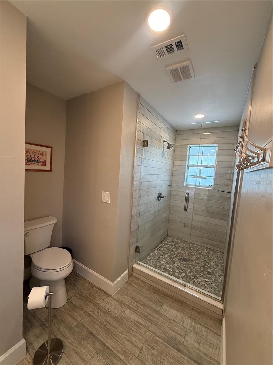 Image 16 of 31 For 509 Peninsula Avenue