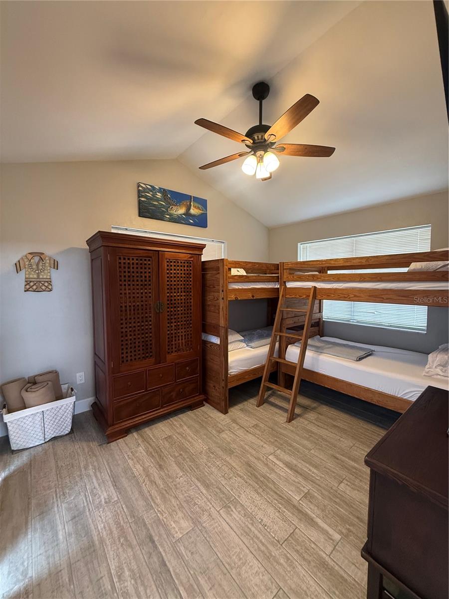 Image 21 of 31 For 509 Peninsula Avenue