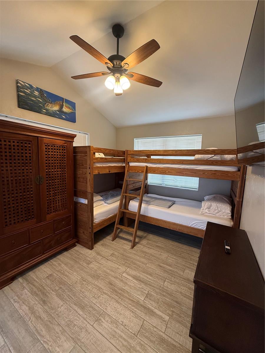 Image 22 of 31 For 509 Peninsula Avenue