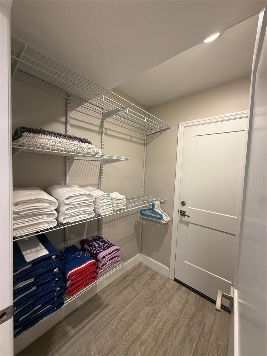 Image 28 of 31 For 509 Peninsula Avenue