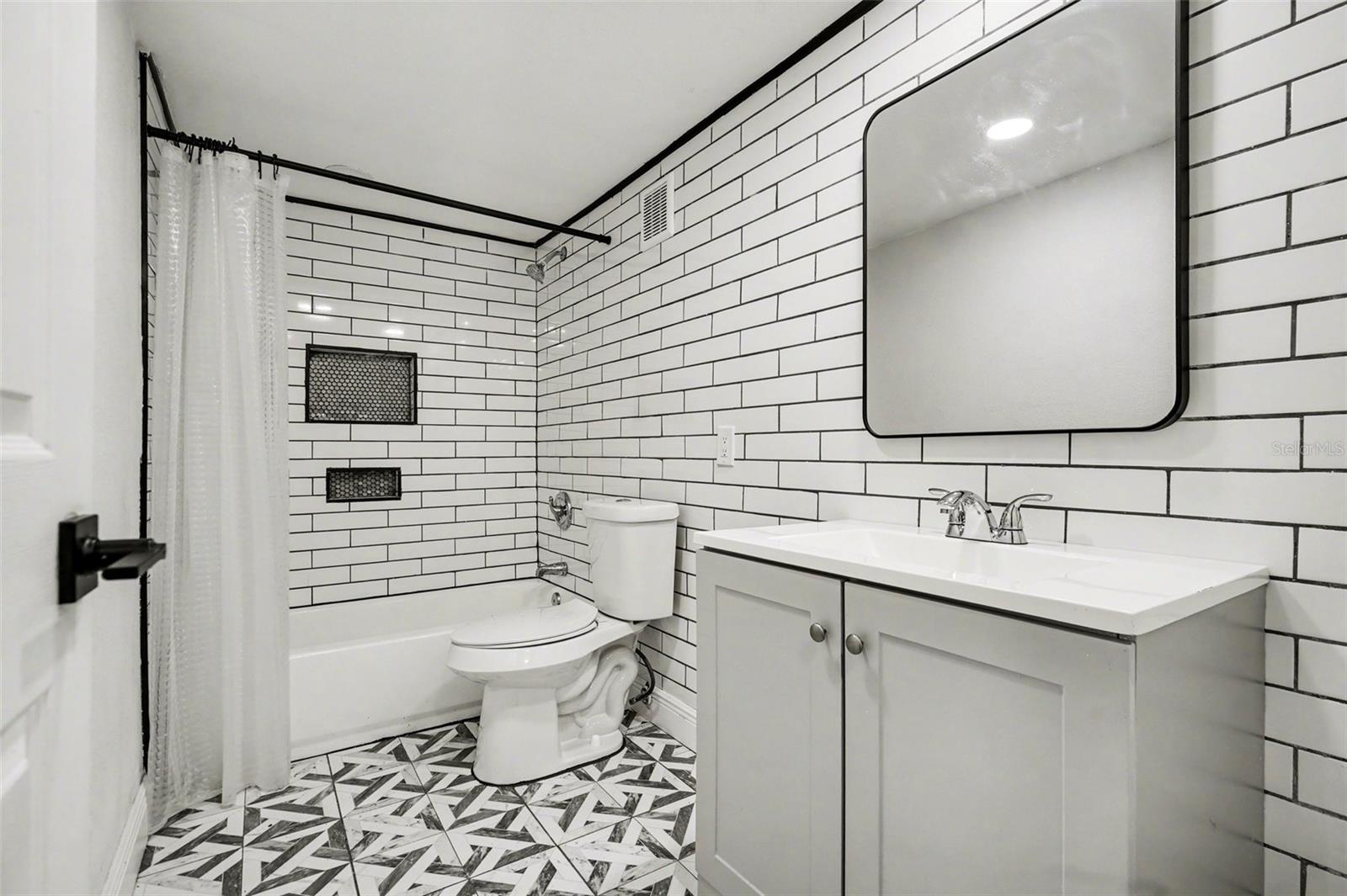 Image 16 of 25 For 109 Crown Oaks Way 109