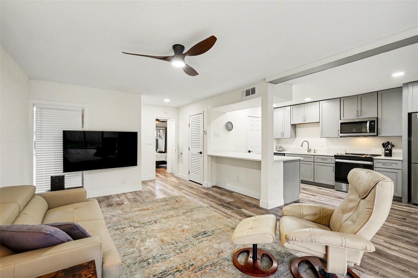Image 3 of 25 For 109 Crown Oaks Way 109