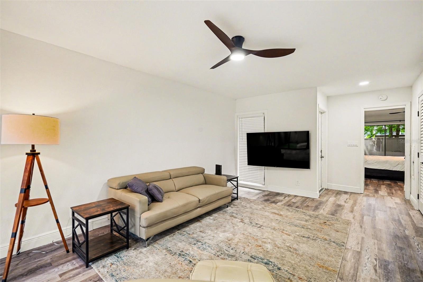Image 4 of 25 For 109 Crown Oaks Way 109