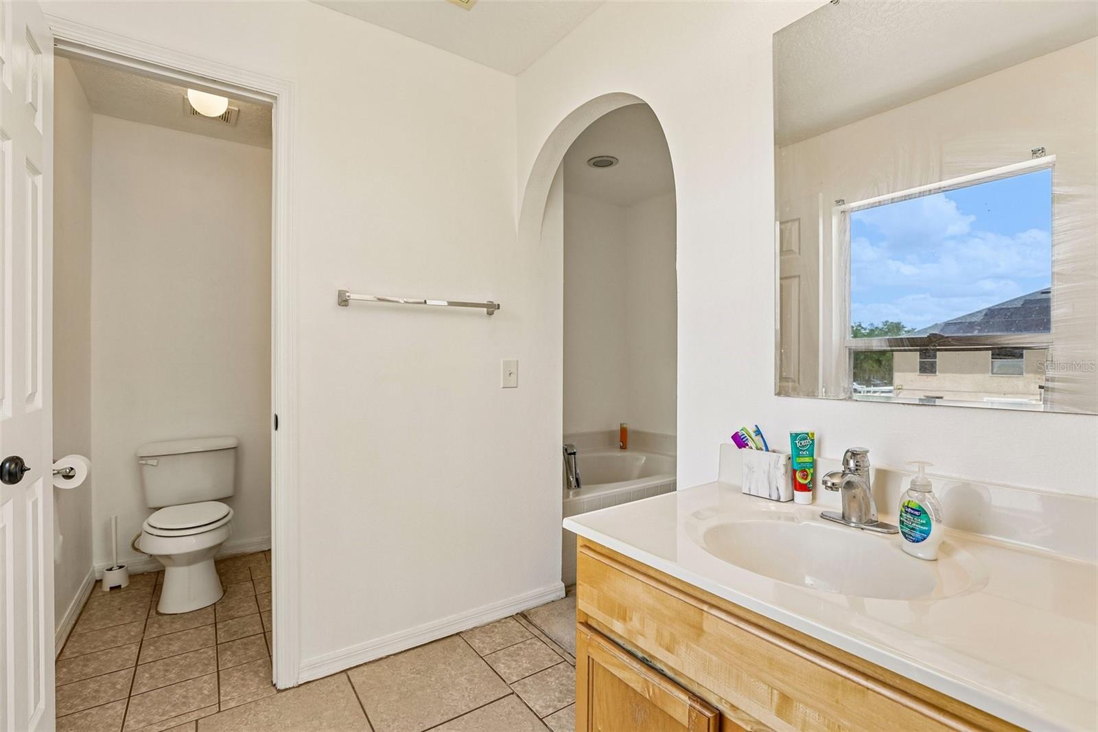 Image 15 of 29 For 274 Jocelyn Drive