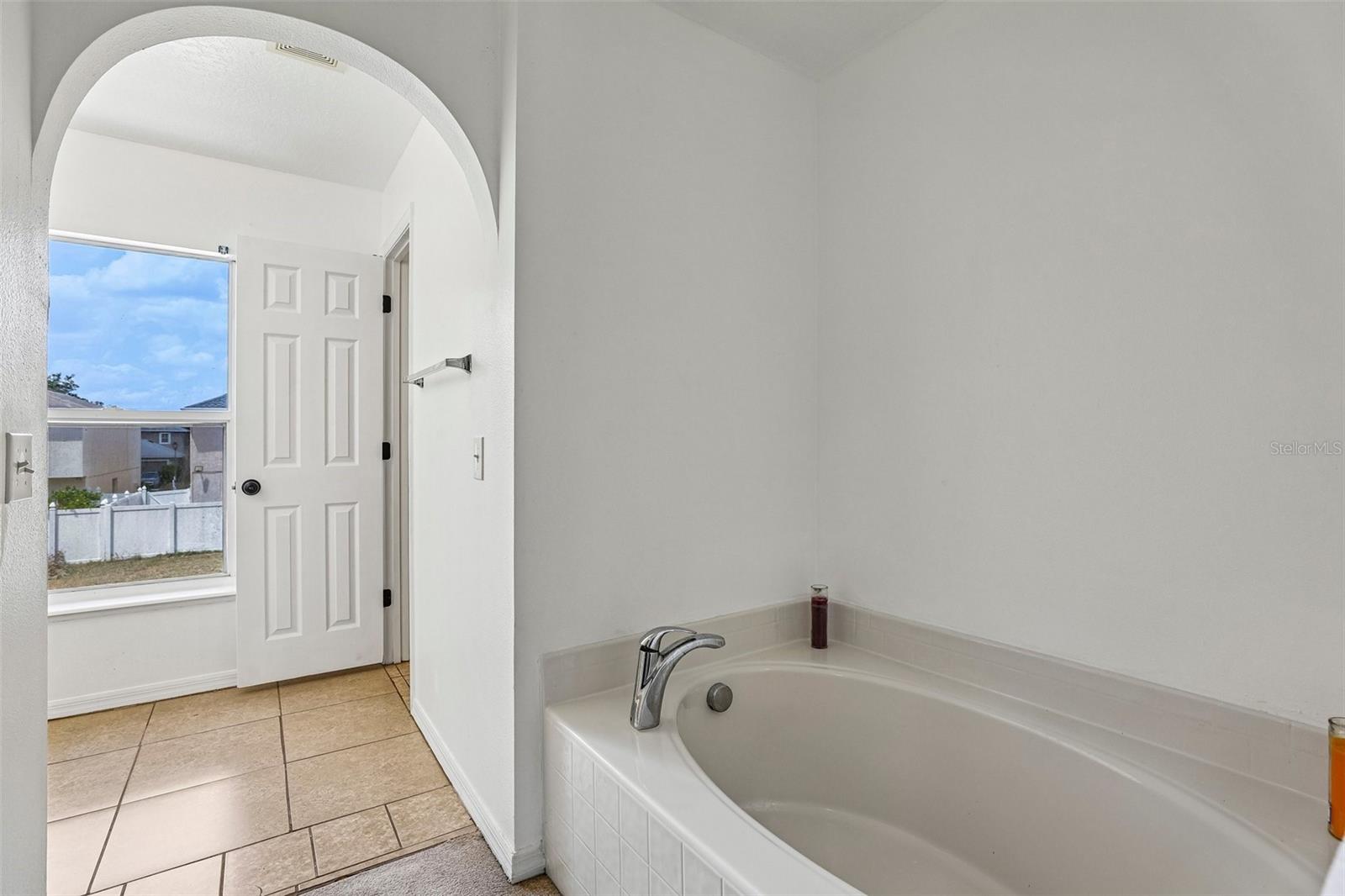 Image 16 of 29 For 274 Jocelyn Drive