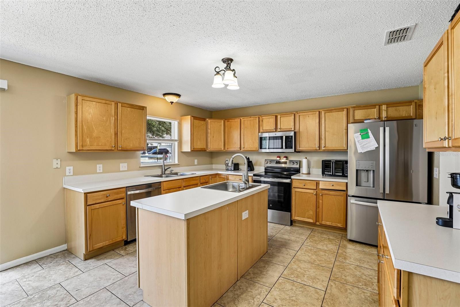 Image 4 of 29 For 274 Jocelyn Drive
