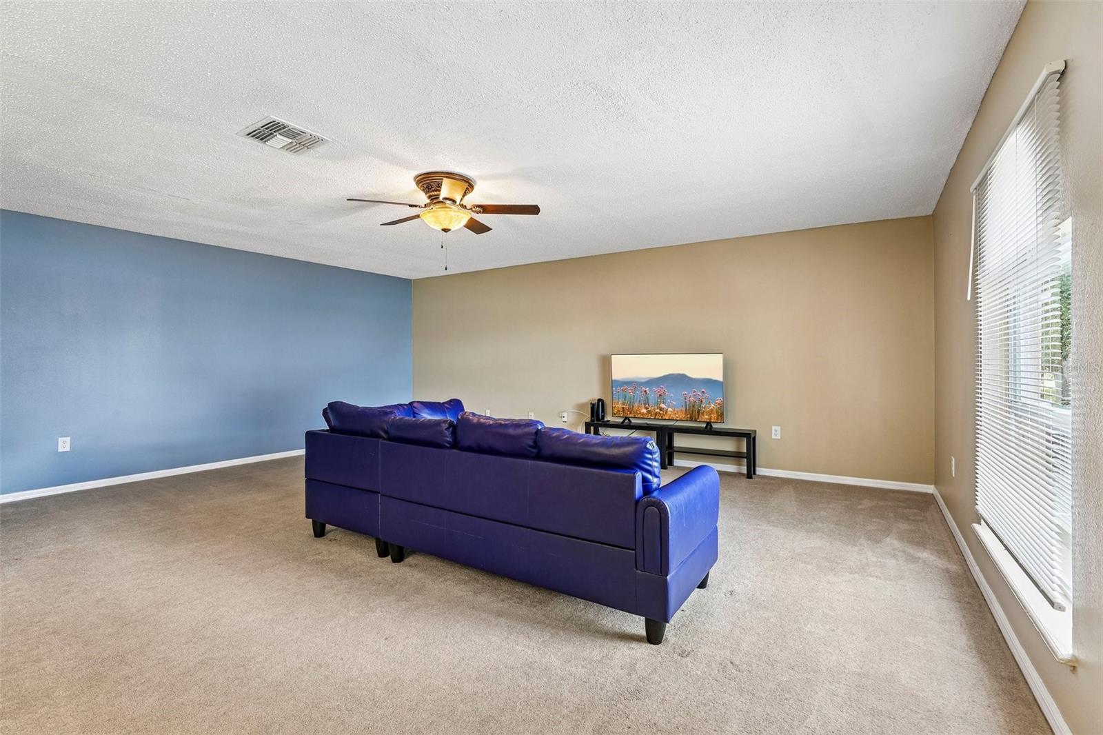 Image 9 of 29 For 274 Jocelyn Drive