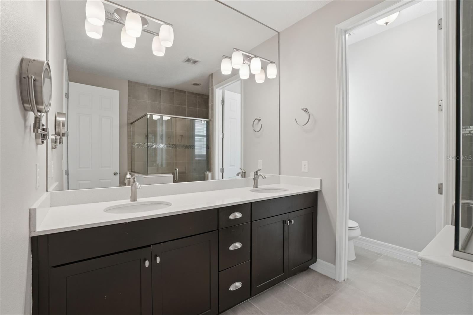 Listing photo id 14 for 10760 Tibbett Street