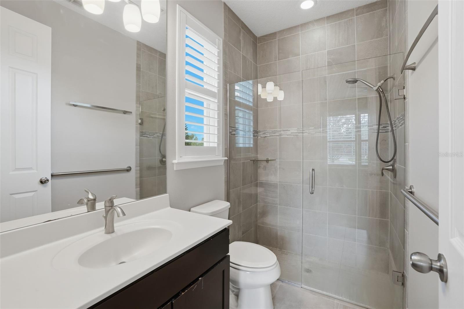 Listing photo id 17 for 10760 Tibbett Street