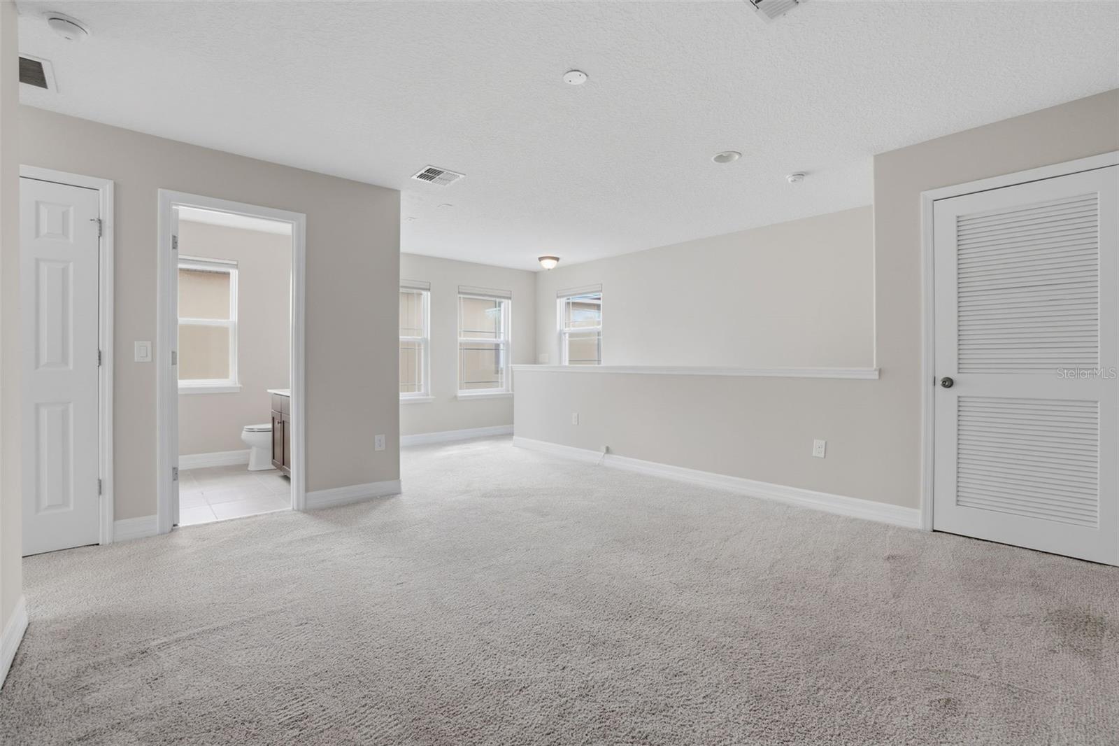 Listing photo id 24 for 10760 Tibbett Street