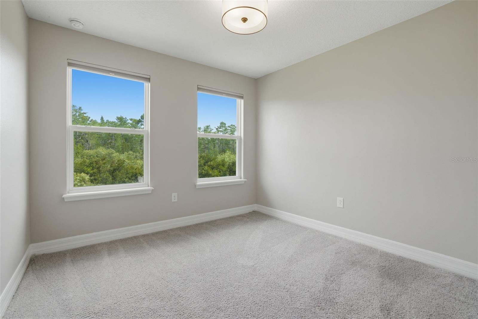 Listing photo id 25 for 10760 Tibbett Street