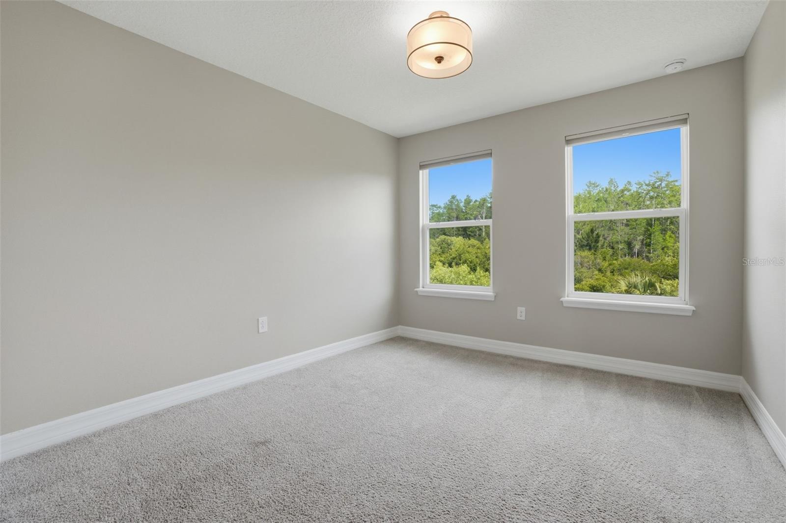 Listing photo id 28 for 10760 Tibbett Street