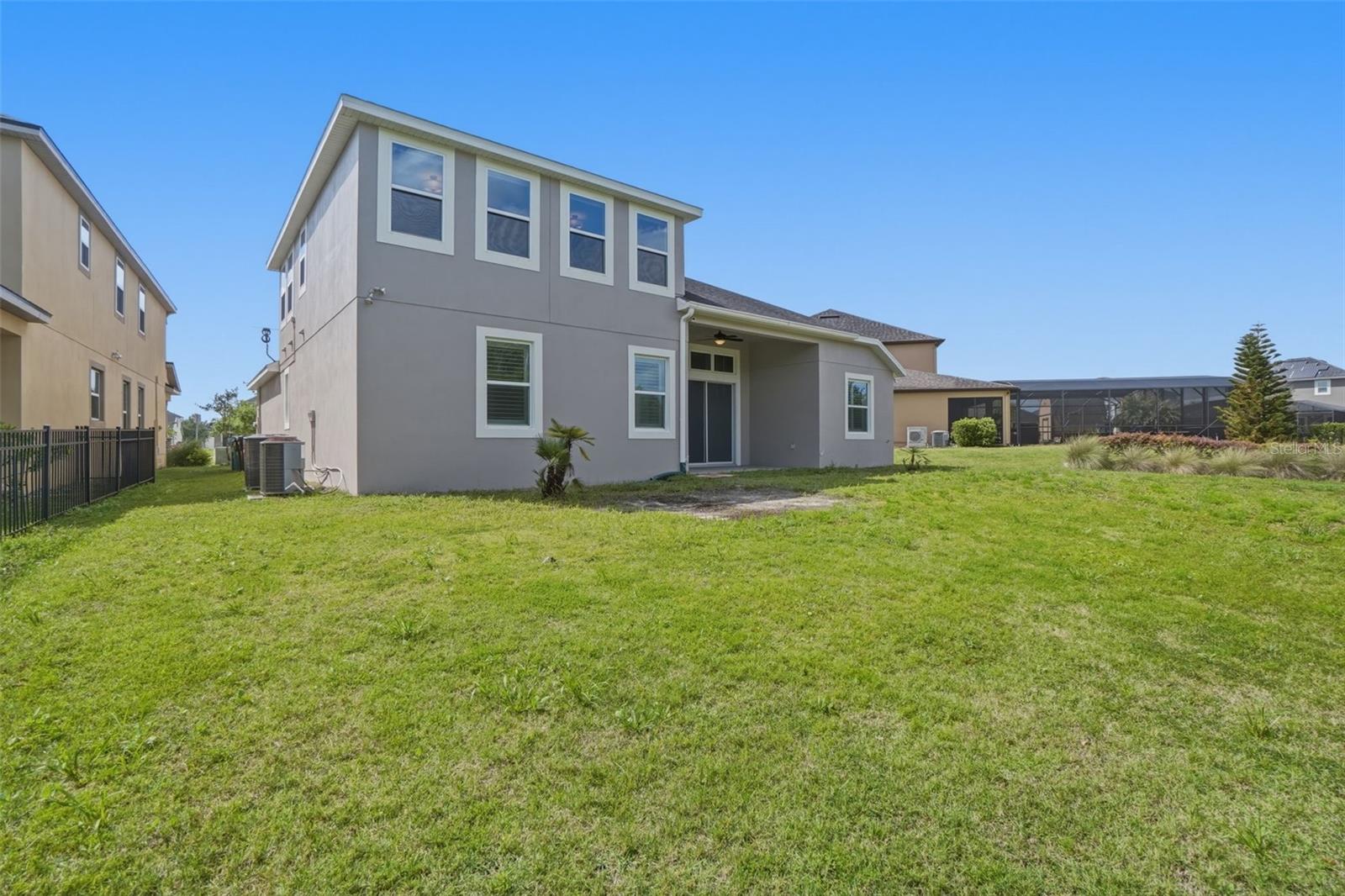 Listing photo id 32 for 10760 Tibbett Street