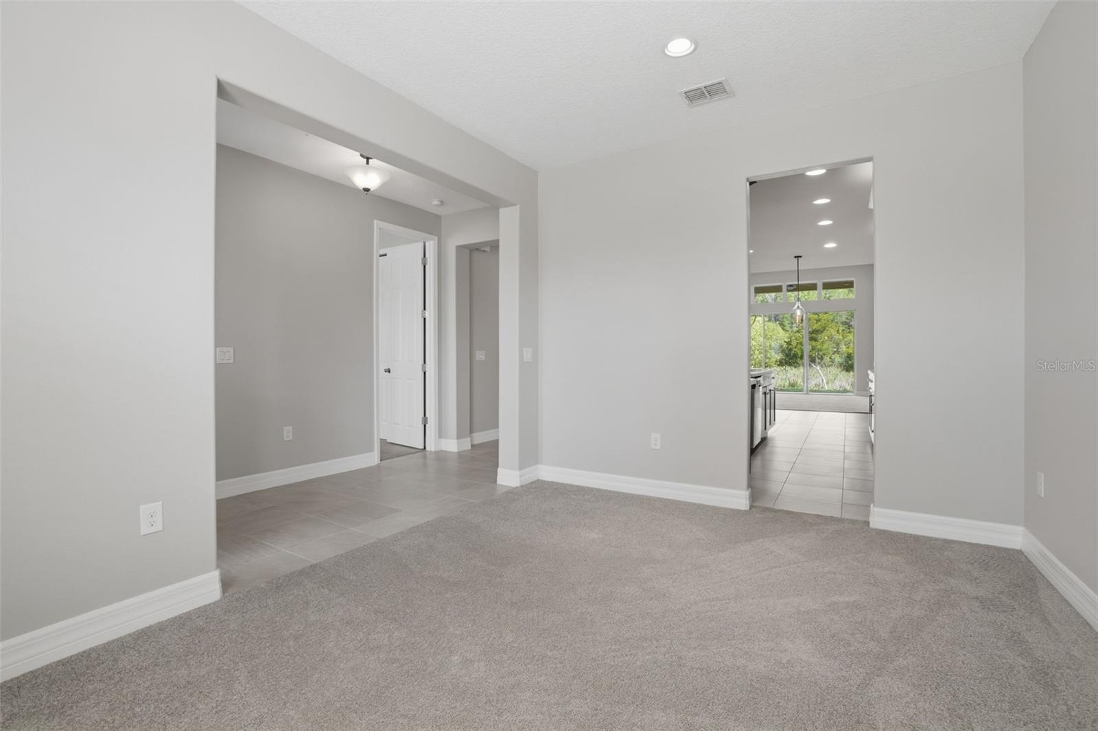 Listing photo id 4 for 10760 Tibbett Street
