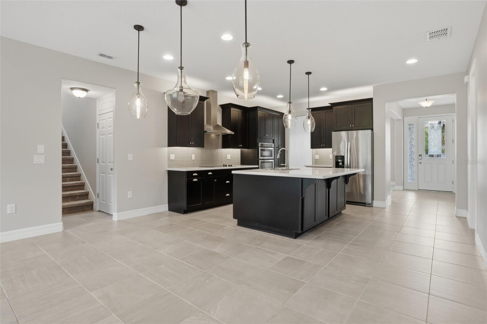 Listing photo id 5 for 10760 Tibbett Street