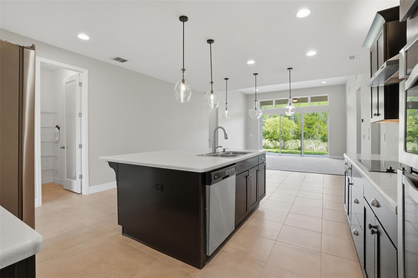 Listing photo id 7 for 10760 Tibbett Street