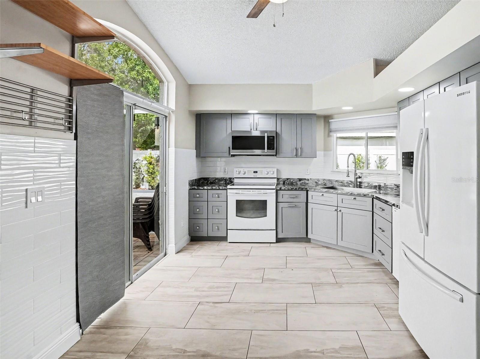 Image 12 of 31 For 14564 Huntingfield Drive