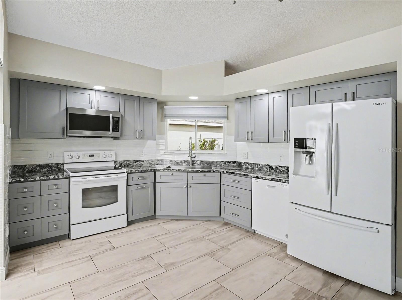 Image 13 of 31 For 14564 Huntingfield Drive