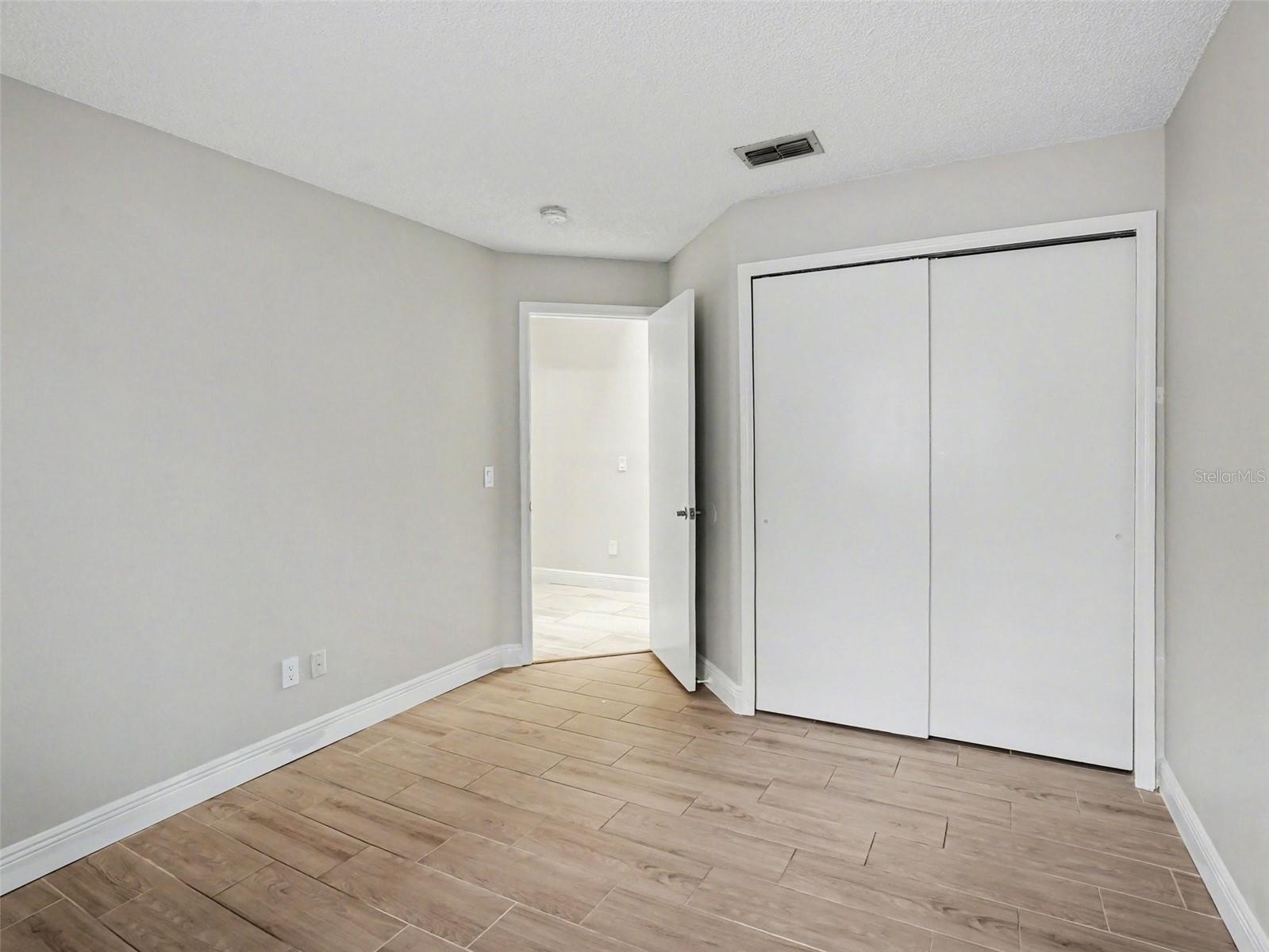 Image 16 of 31 For 14564 Huntingfield Drive