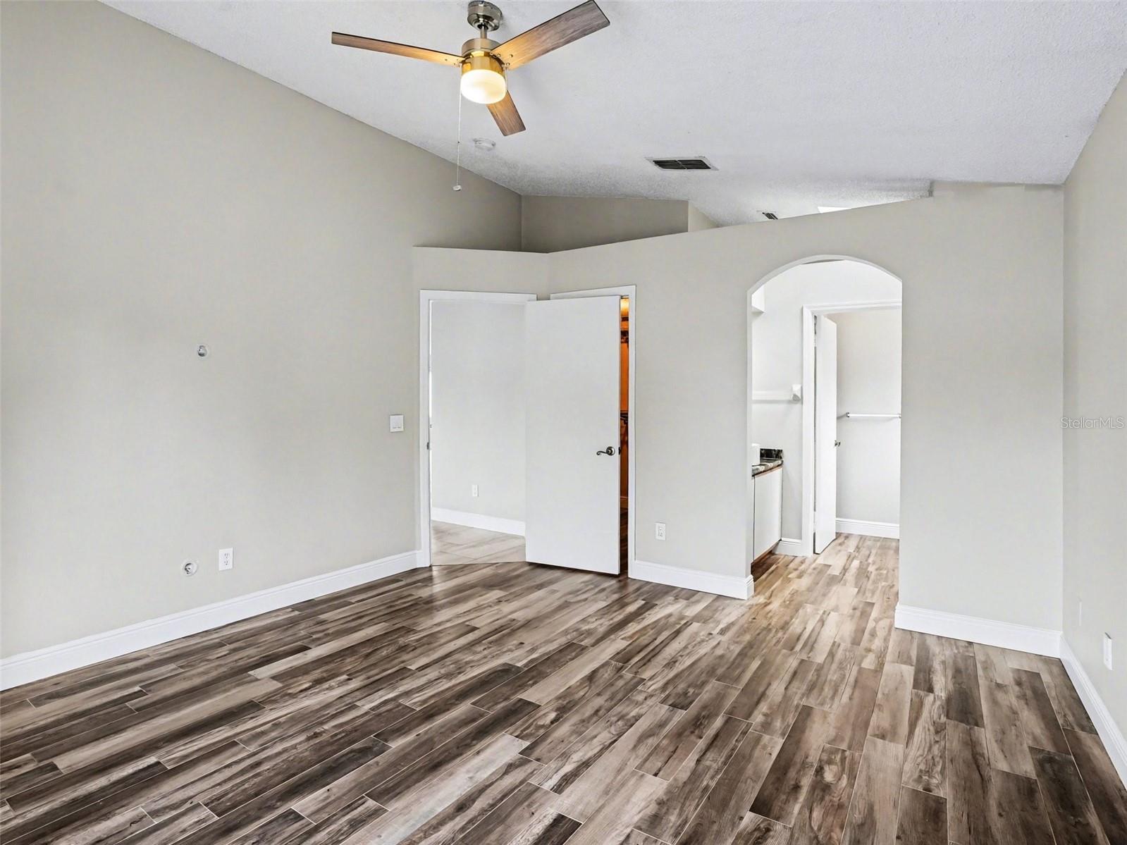 Image 17 of 31 For 14564 Huntingfield Drive