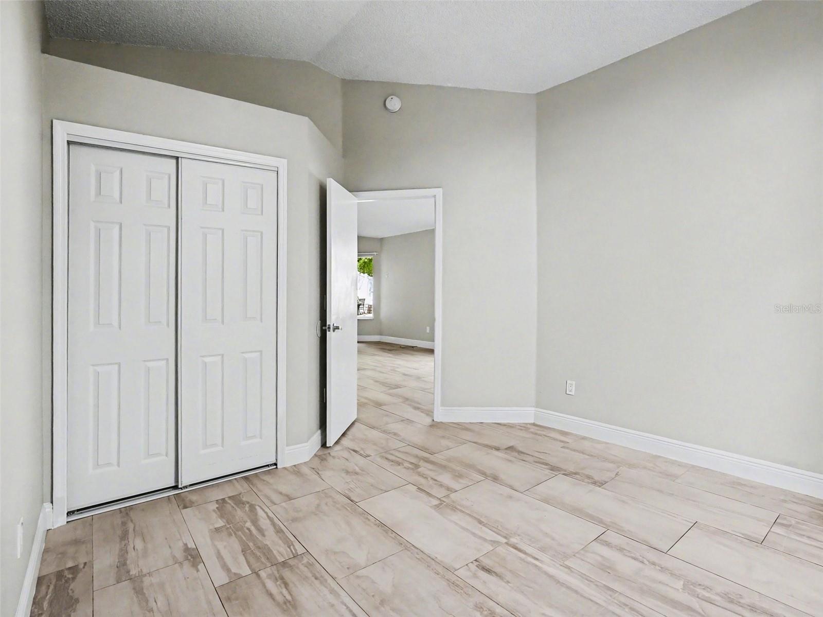 Image 19 of 31 For 14564 Huntingfield Drive