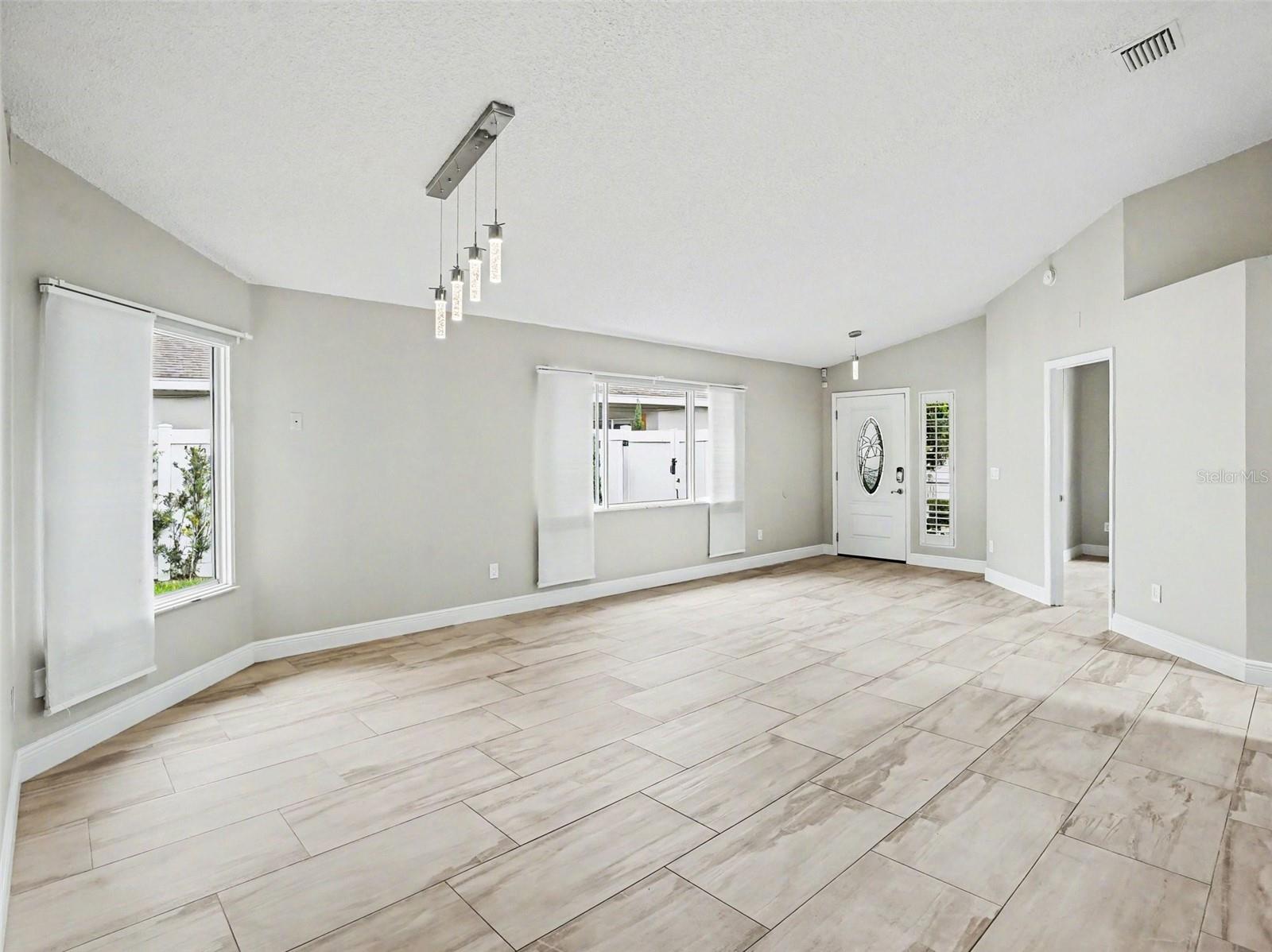 Image 4 of 31 For 14564 Huntingfield Drive