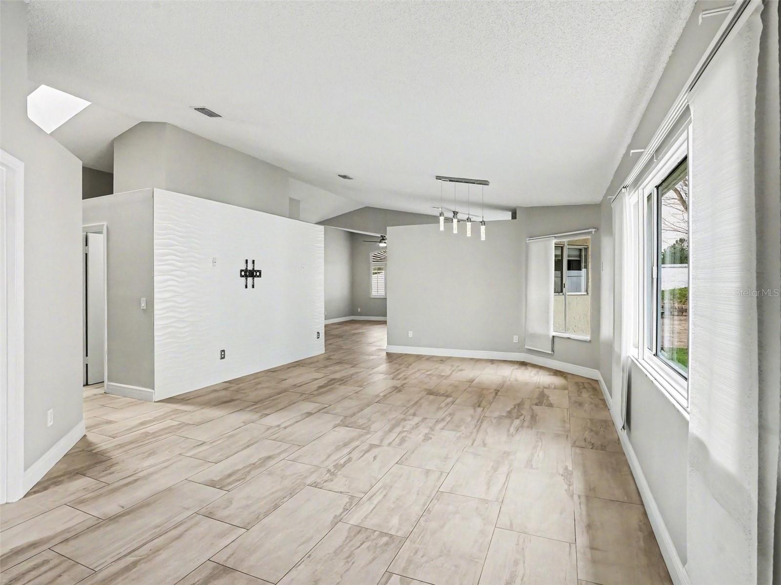 Image 5 of 31 For 14564 Huntingfield Drive